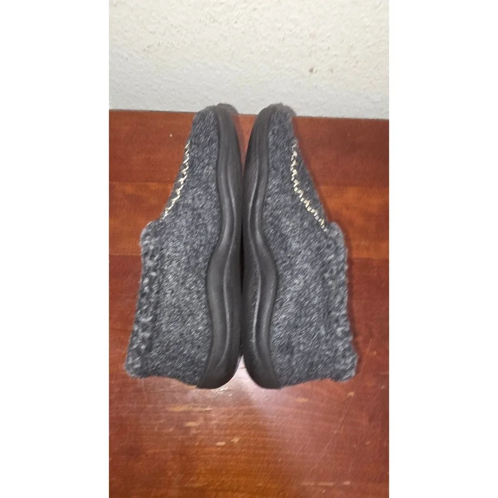 Kamik Kids 2 Gray Wool Blend Slip-On Moccasin-Style Slippers Faux Fur Lining
